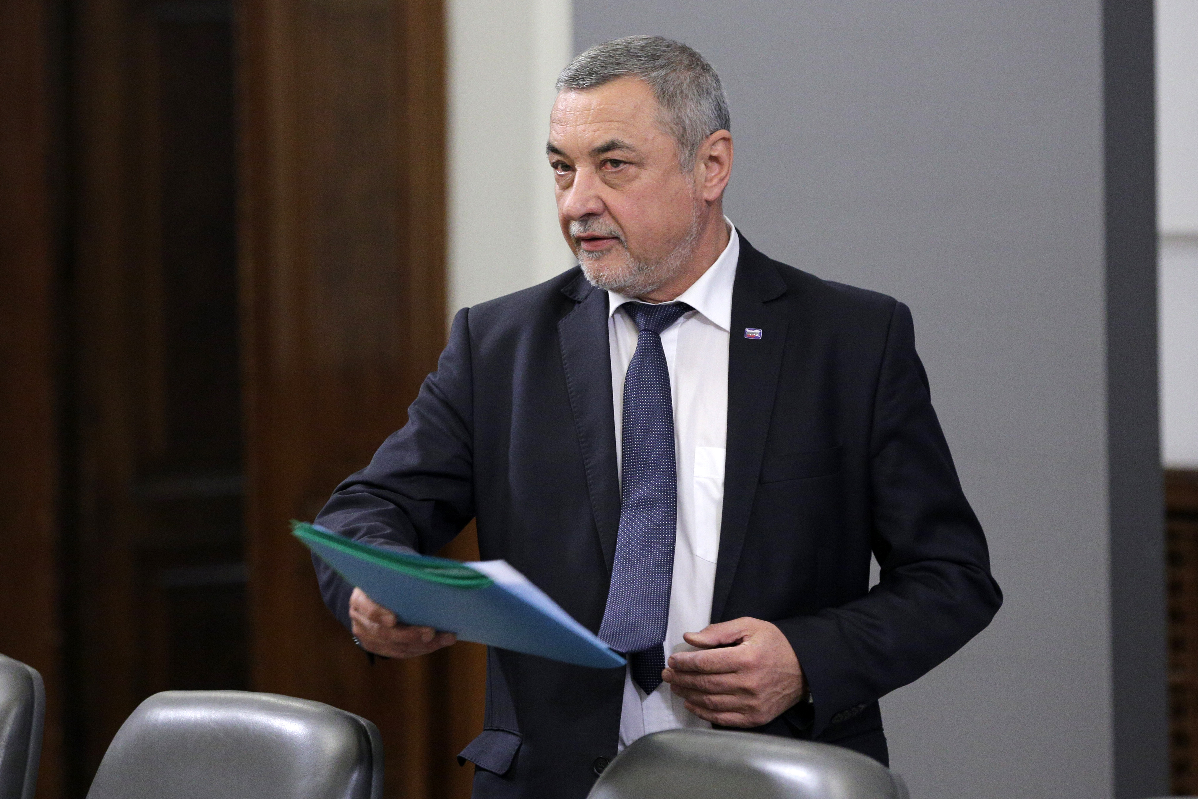 Валери Симеонов не е съгласен с отлагането на решението за Банско