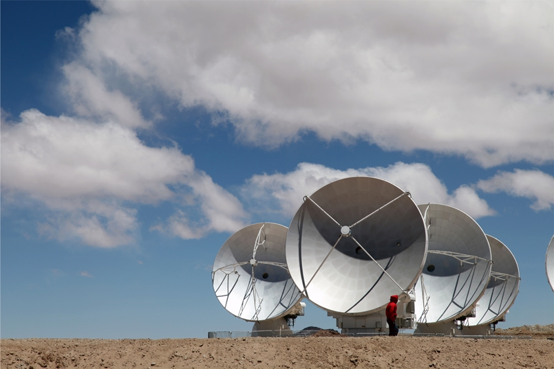 Телескопите ALMA, разположени в пустинята Атакама в Чили