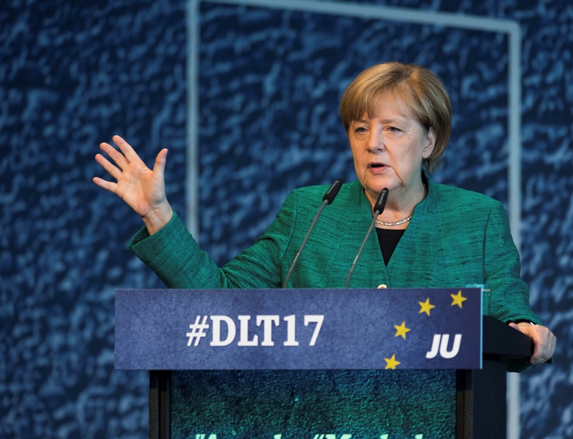 Меркел в трудни преговори с демократи и зелени