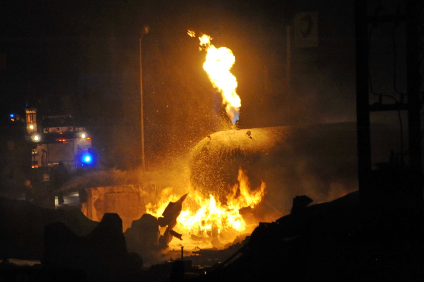 Огнен ад при газова експлозия (Снимки, Видео)