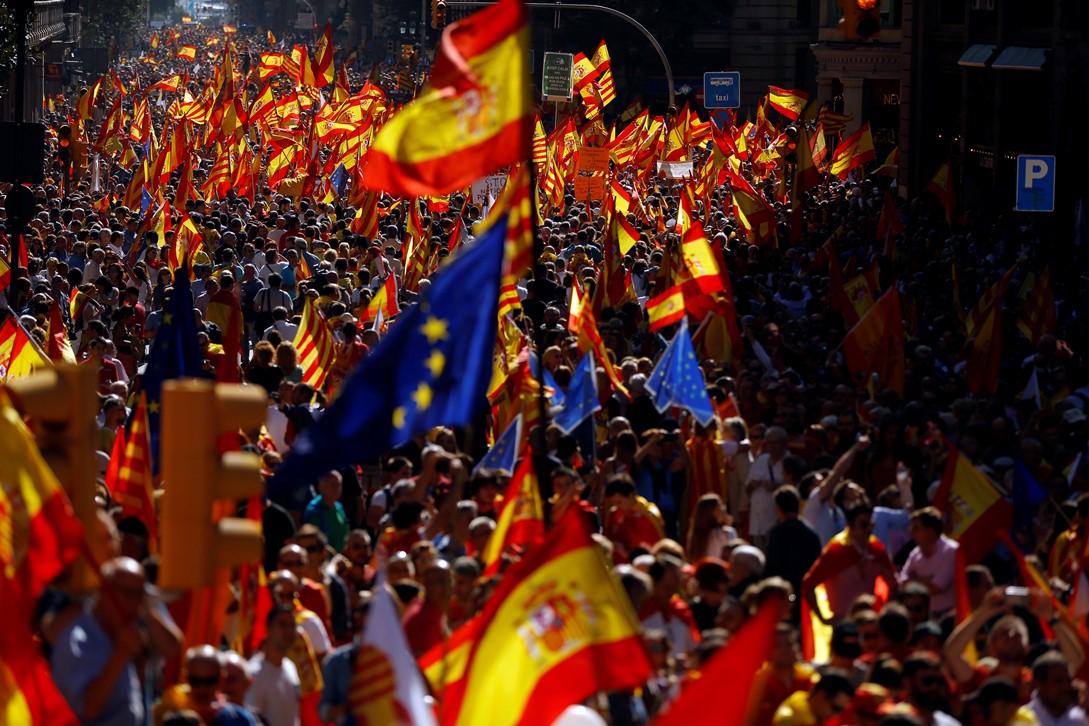 ”Тихото мнозинство” в Барселона срещу сепаратизма (Видео)