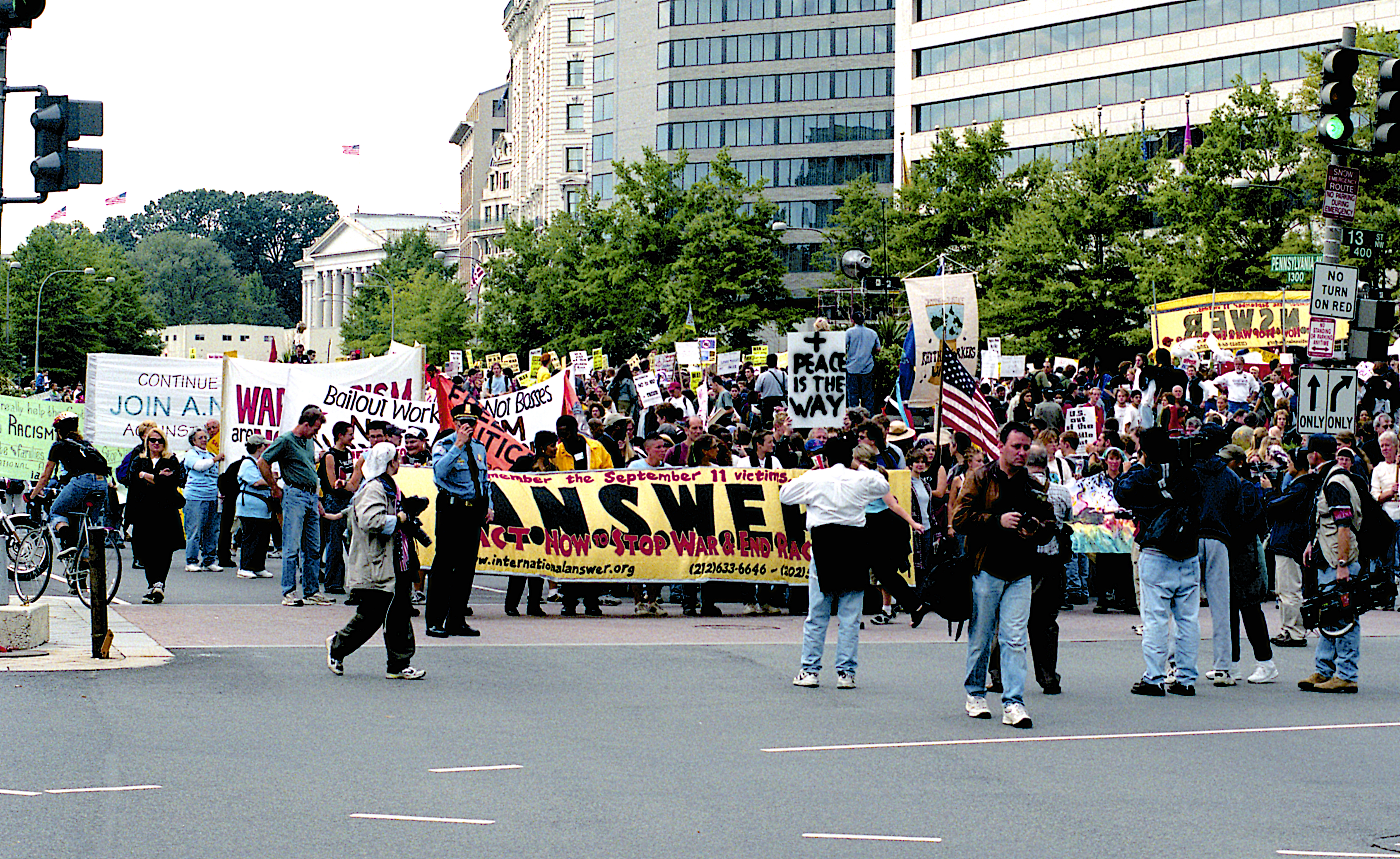 Протест във Вашингтон срещу имиграционната политика на администрацията на Тръмп