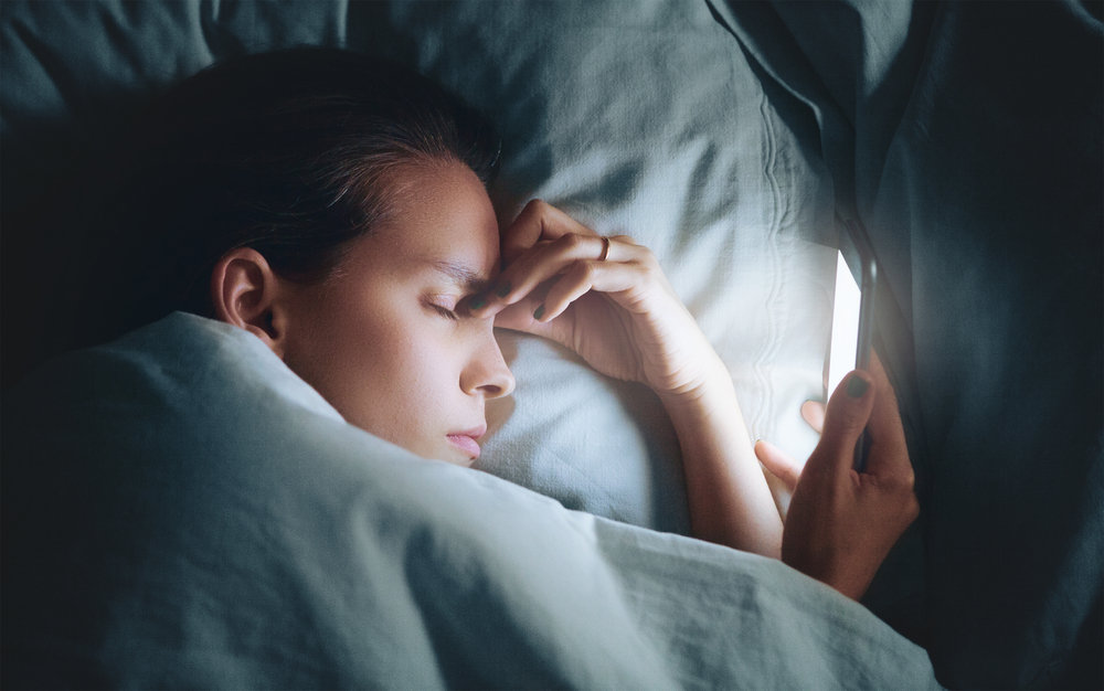 За здрав сън се препоръчва да изключим смартфона, компютъра и телевизора най-малко един час преди лягане