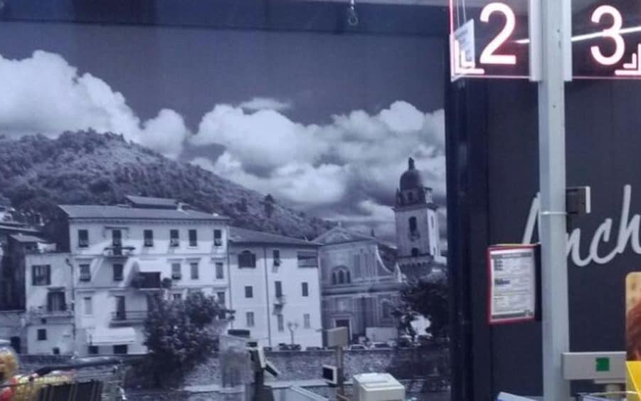 Религиозният символ е премахнат от снимка на историческа църква в Лигурия