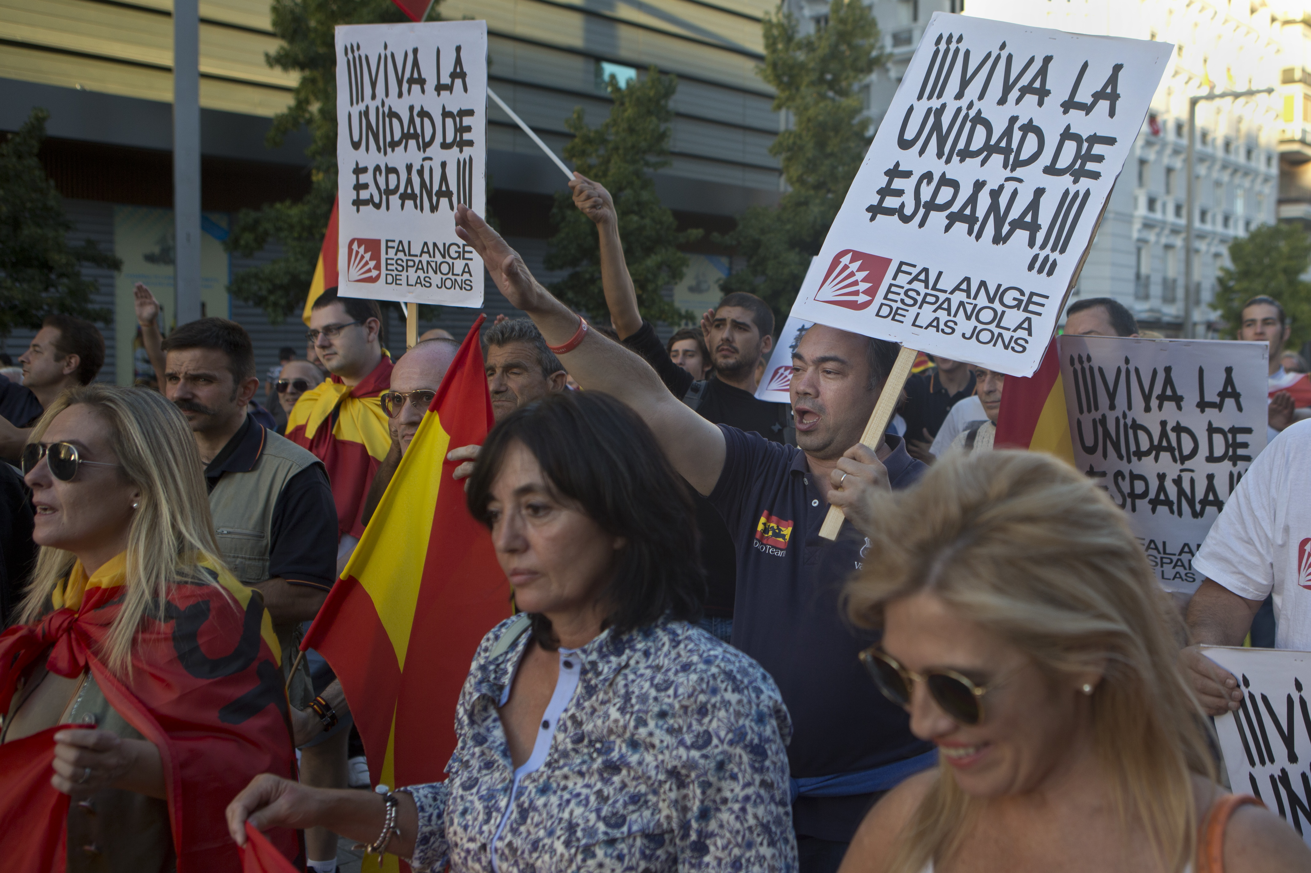Демонстранти издигнаха в Мадрид лозунг ”Да живее единството на Испания”