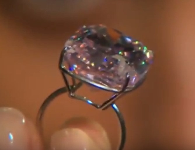 Най-големият розов диамант ще бъде предложен на търг
