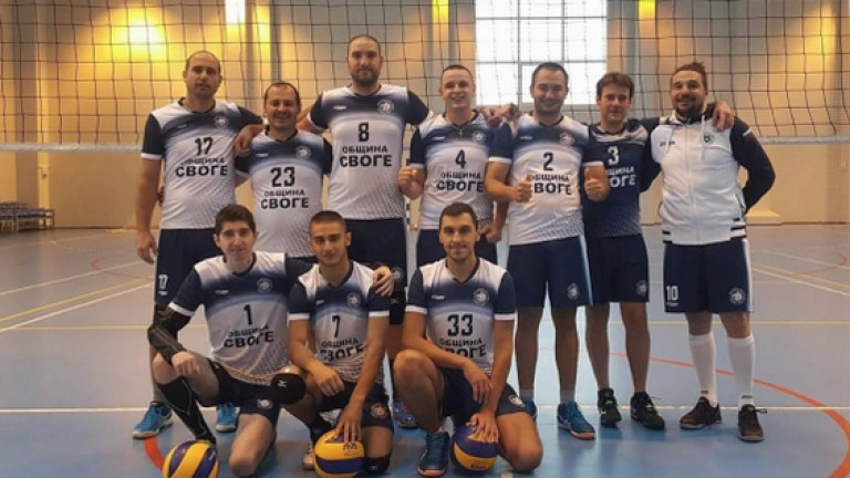 Бижутера е част от отбора ”Своге 2016”, който играе в любителската лига ”Volley Mania”
