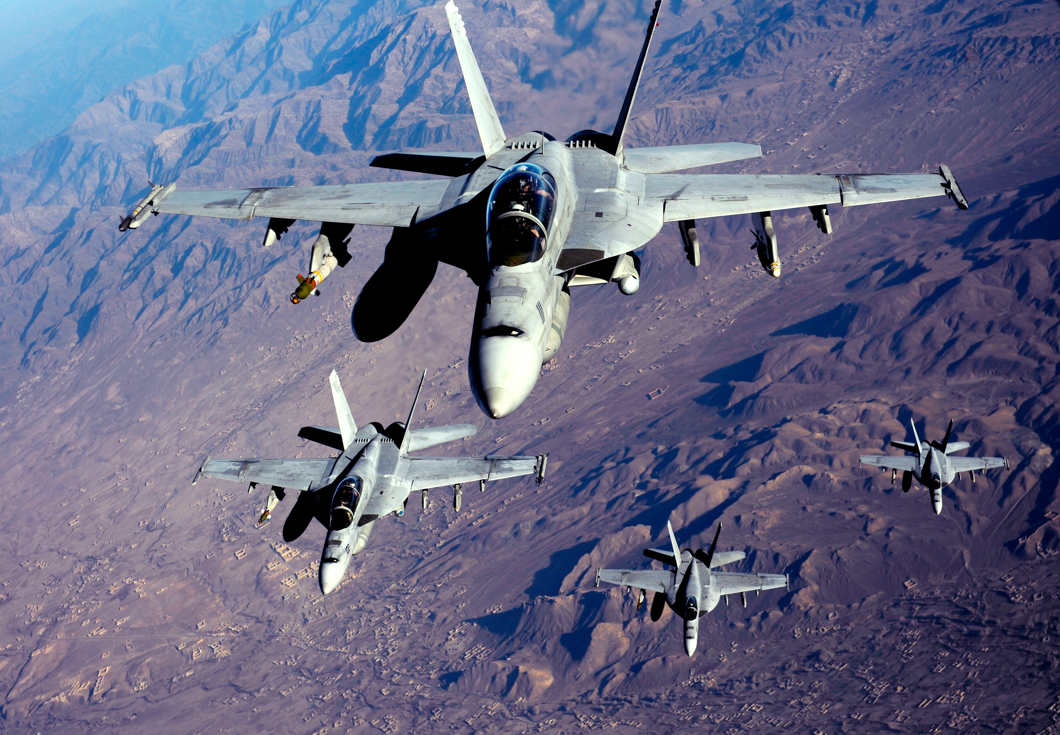 Изтребител F-18 Супер Хорнет (Снимка архив). Пилотът не е успял да катапултира