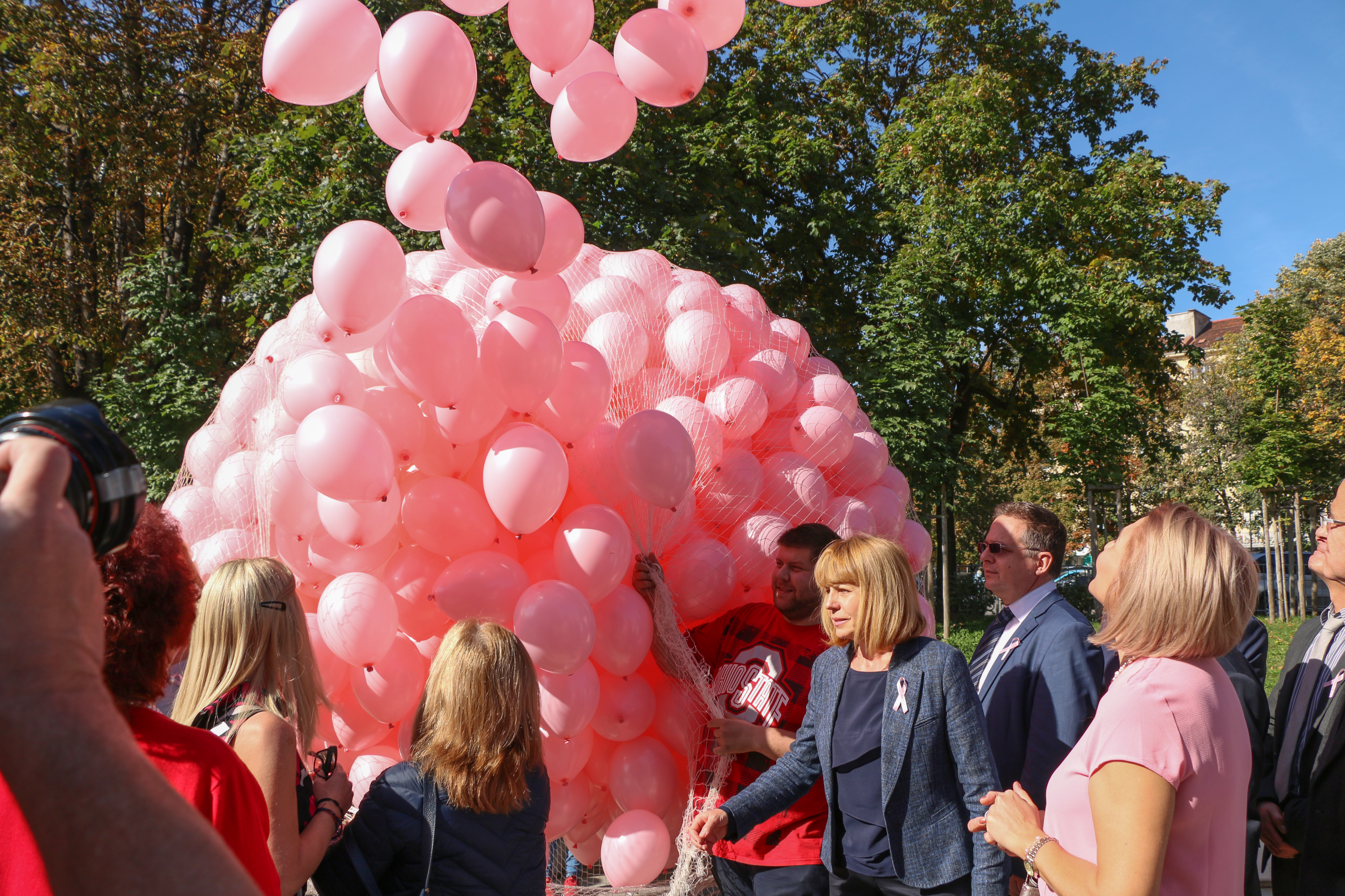1200 розови балона в памет на жените, които губят битката с рака на гърдата