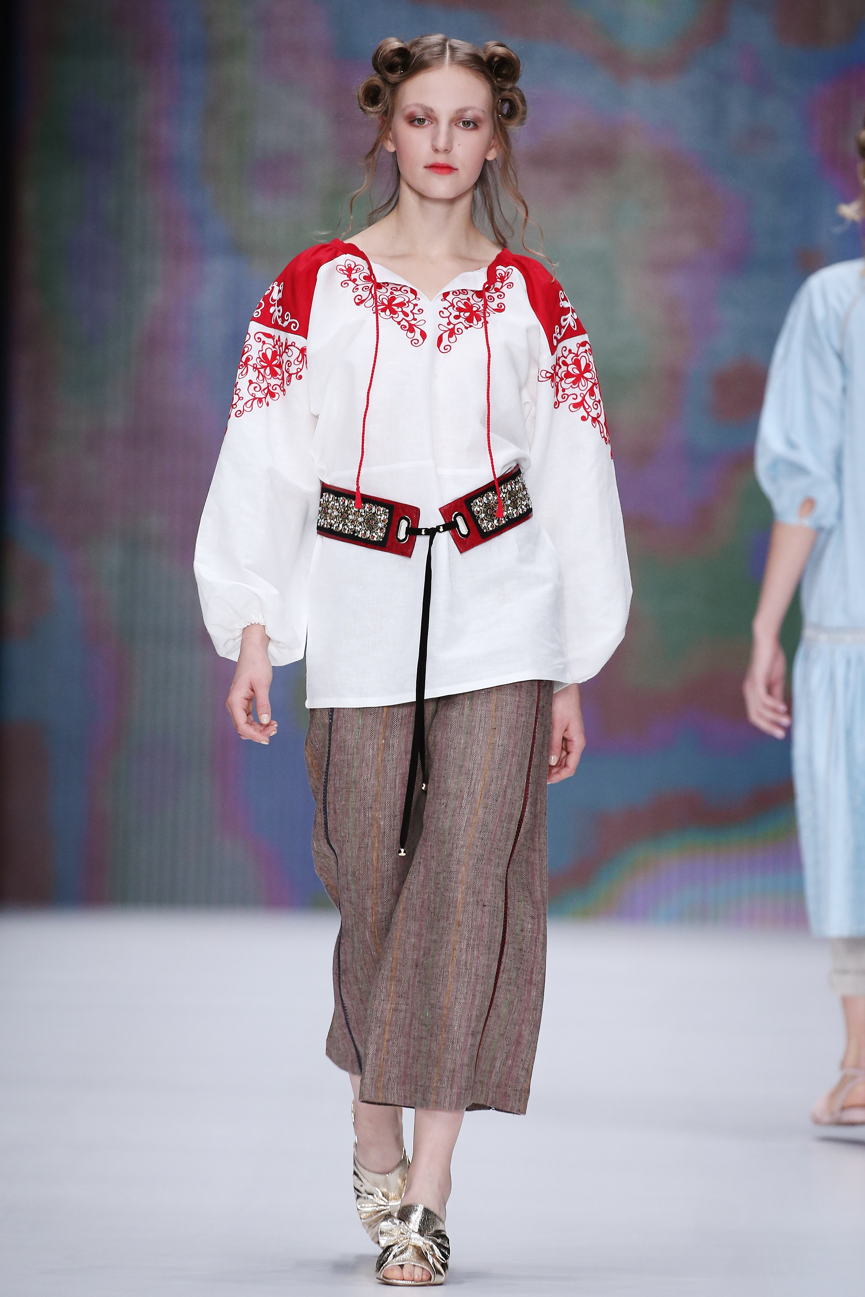 Руска мода, вдъхновена от традициите на Mercedez-Benz Fashion Week Russia