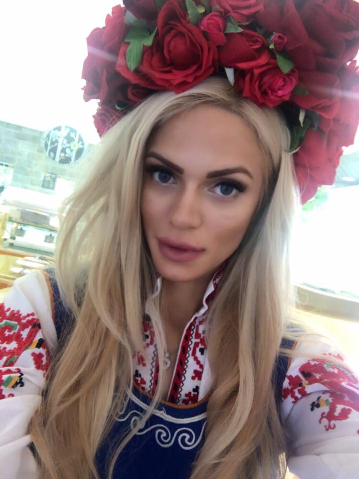 Вероника Стефанова в българска носия