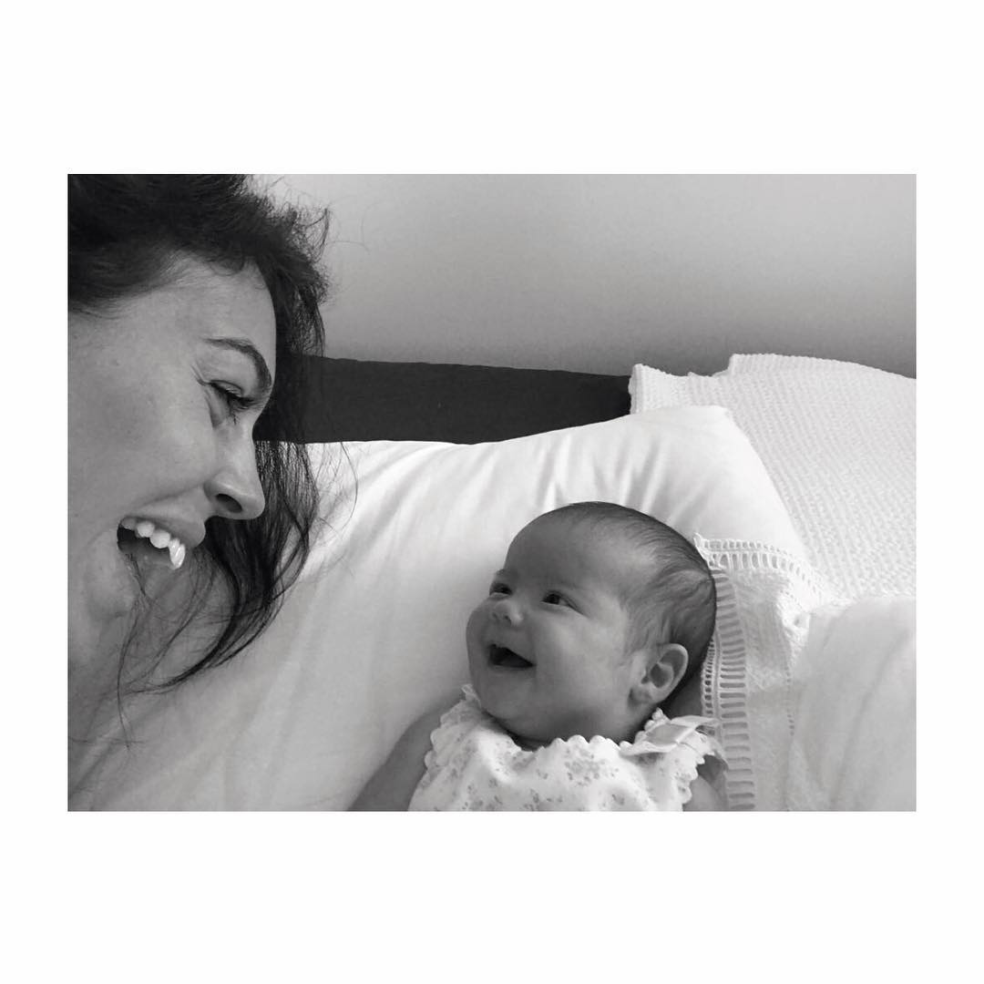 Джорджина Родригес с едно от бебетата на Роналдо