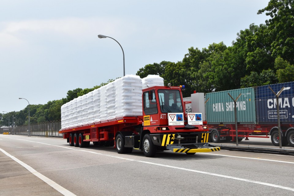 Камиони без шофьор тръгнаха из Сингапур