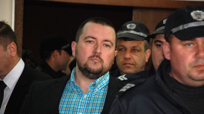 Адвокат Владимир Елдъров застава пред съда, защото е ощетил клиенти с ...