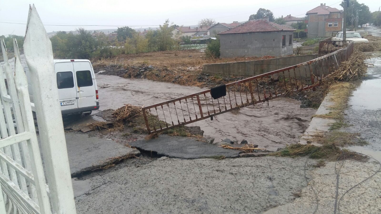 Наводненията в Бургаско взеха жертви (обновена)