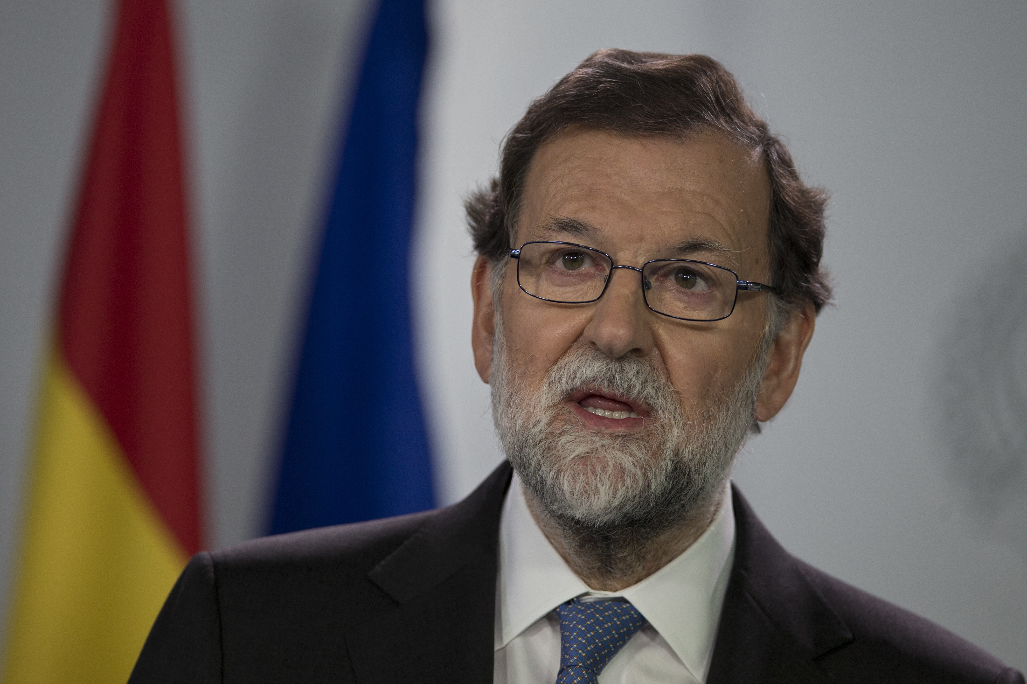 Рахой уволни каталунския премиер и неговото правителство