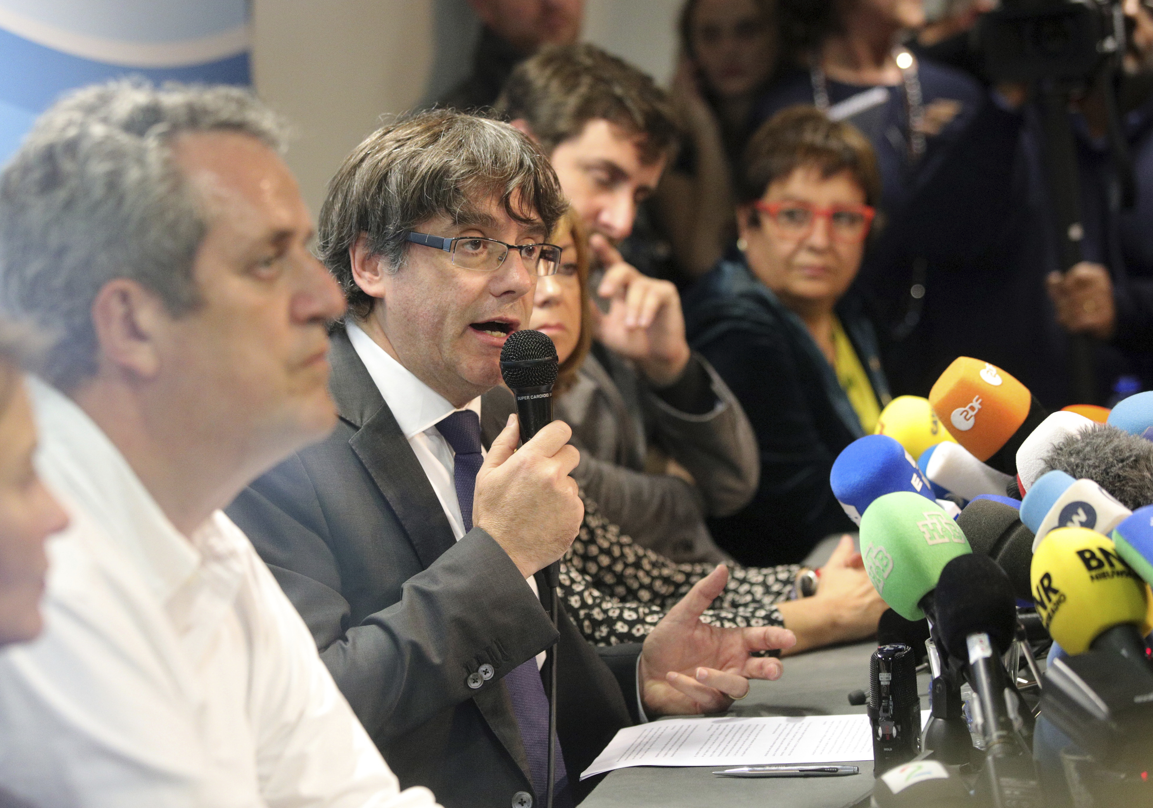 Карлес Пучдемон дава изявление от Брюксел заради ”тежките недостатъци на демокрацията в Испания”