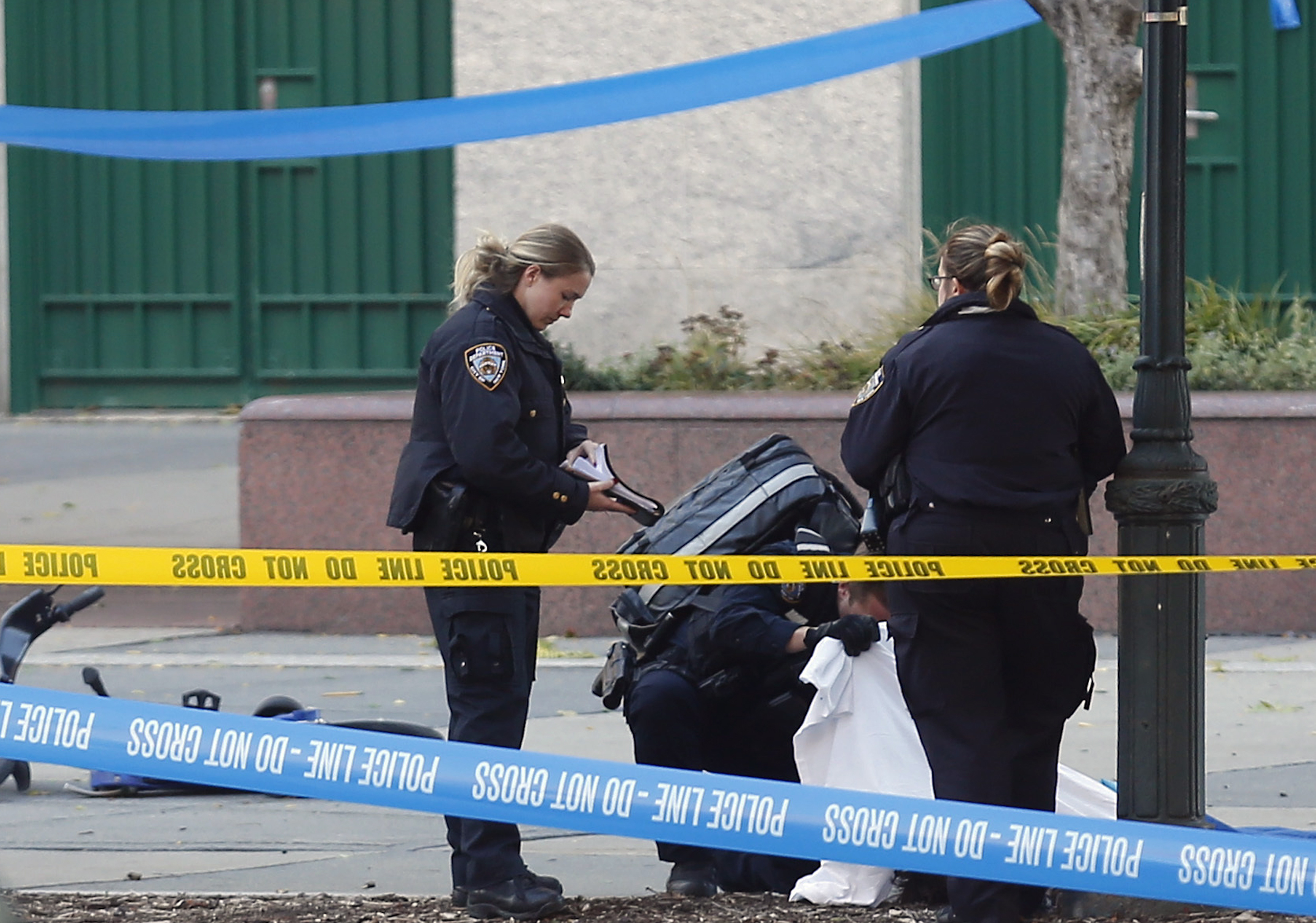 8 убити, 11 ранени при атака с кола в Ню Йорк (Снимки+Видео)