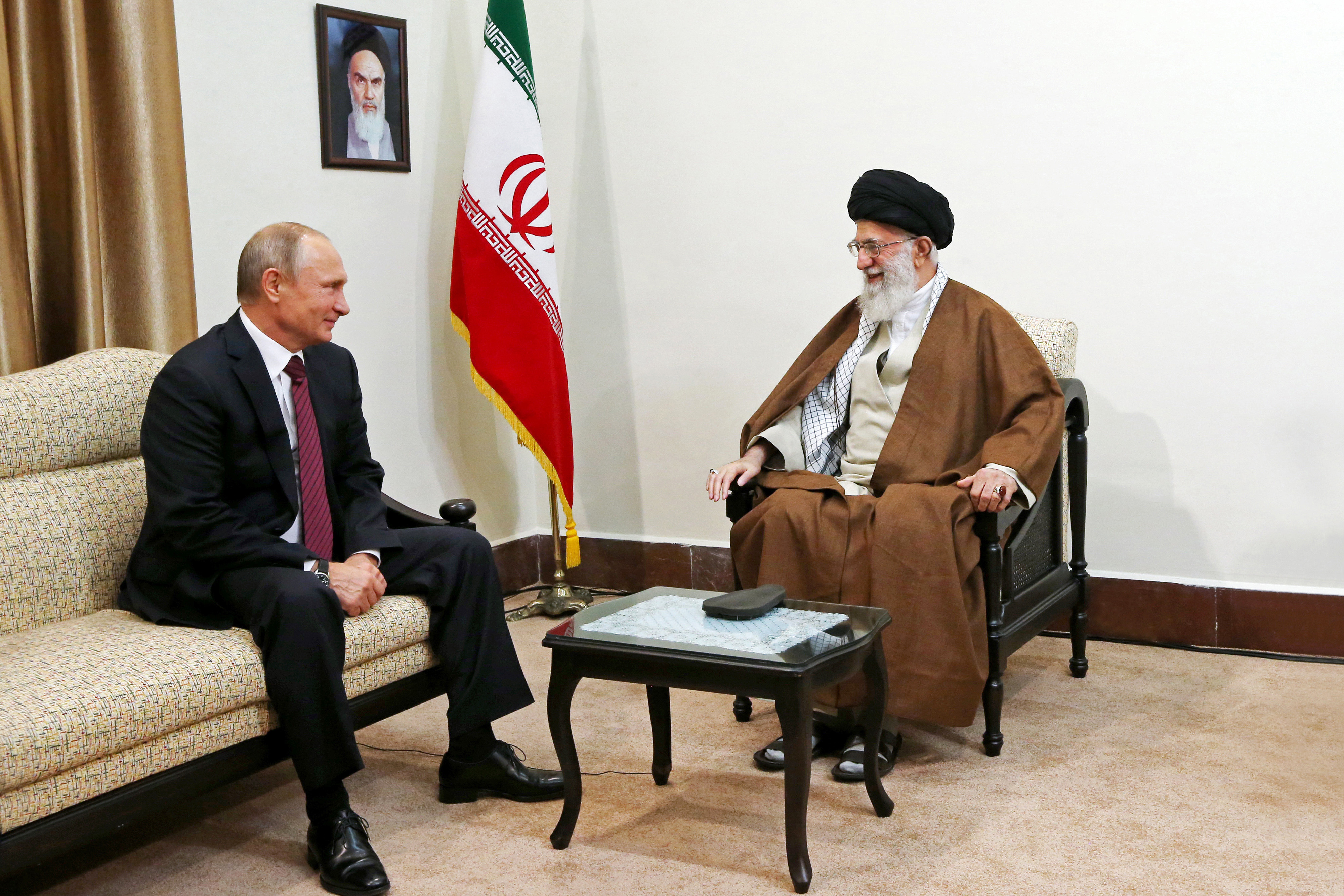 Аятолахът: Техеран и Москва да изолират Америка