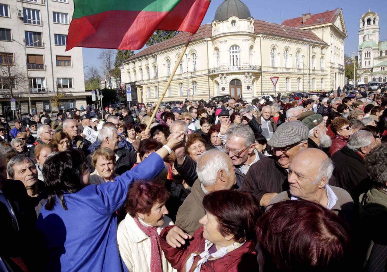 Ще се борим за вас, обеща Нинова на пенсионерски протест