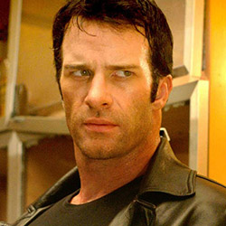 Томас Джейн за „Хищникът” на Шейн Блек