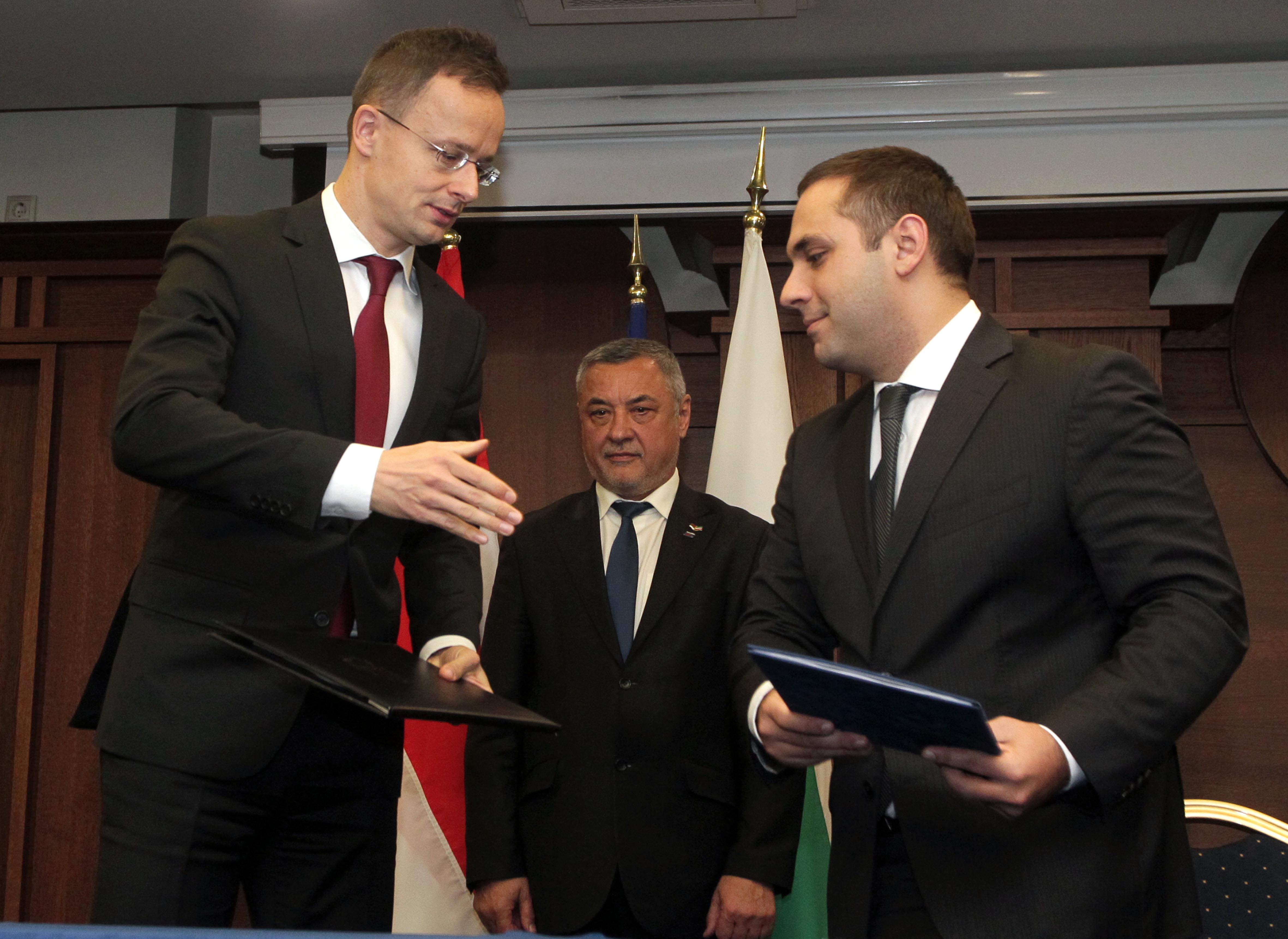 Министър Караниколов и министърът на външните работи и търговията на Унгария Петер Сиярто