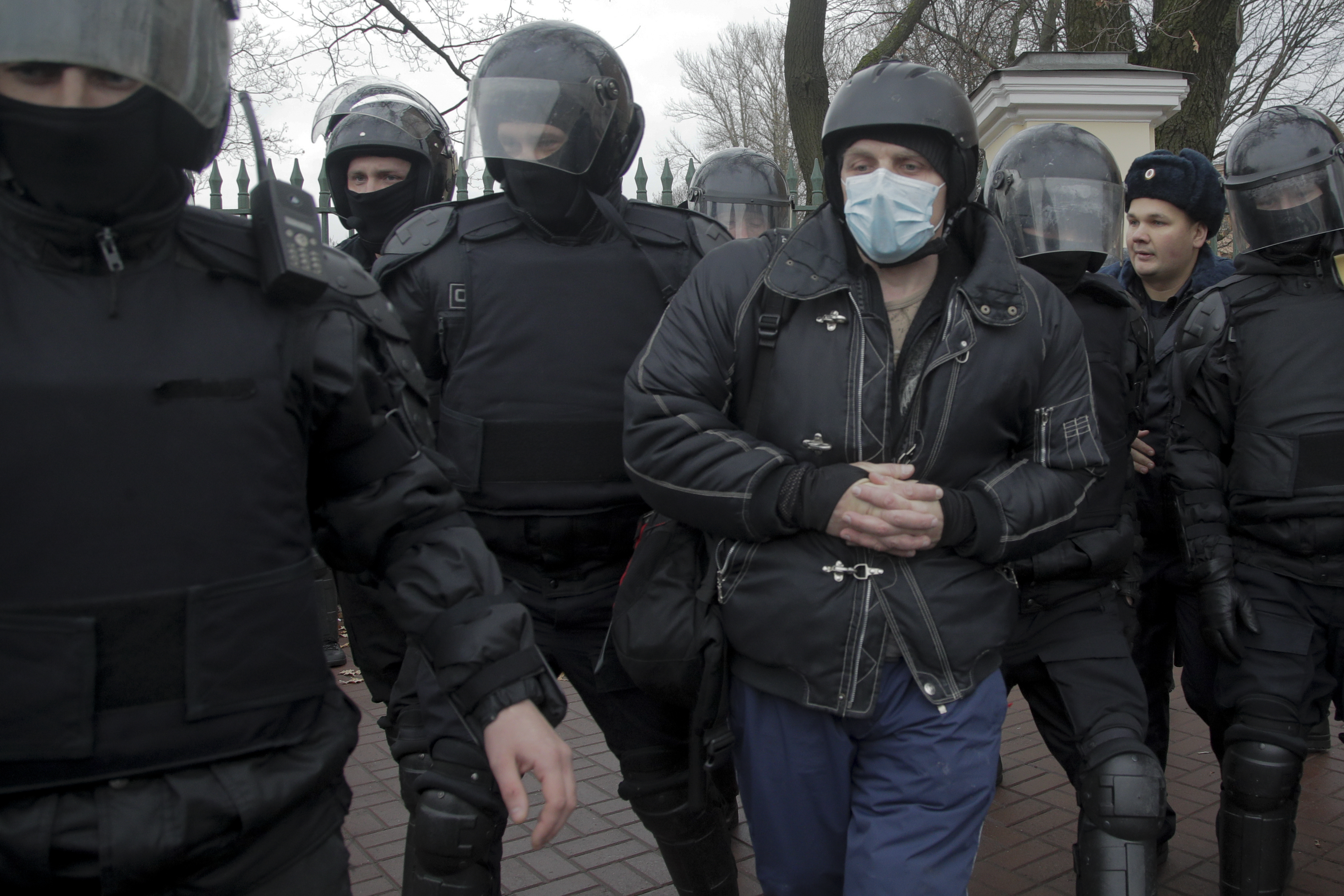 Арести в Санкт Петербург по време на протеста на екстремистка националистическа група