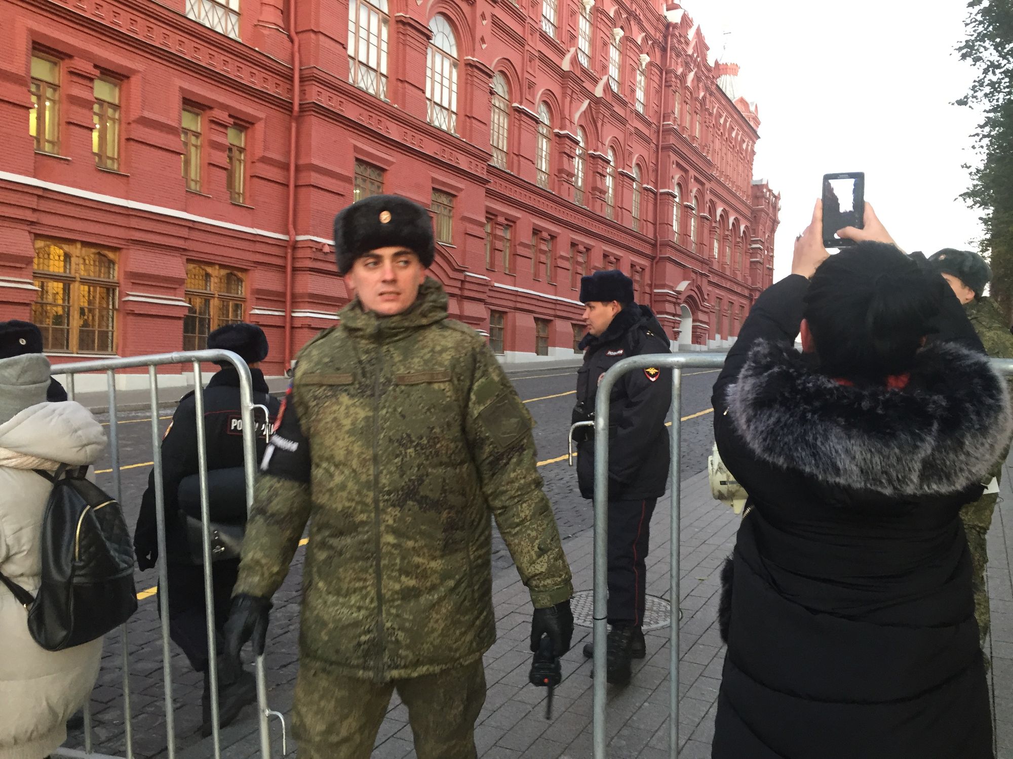 Руска пропаганда: Москва вече е западна столица (снимки)