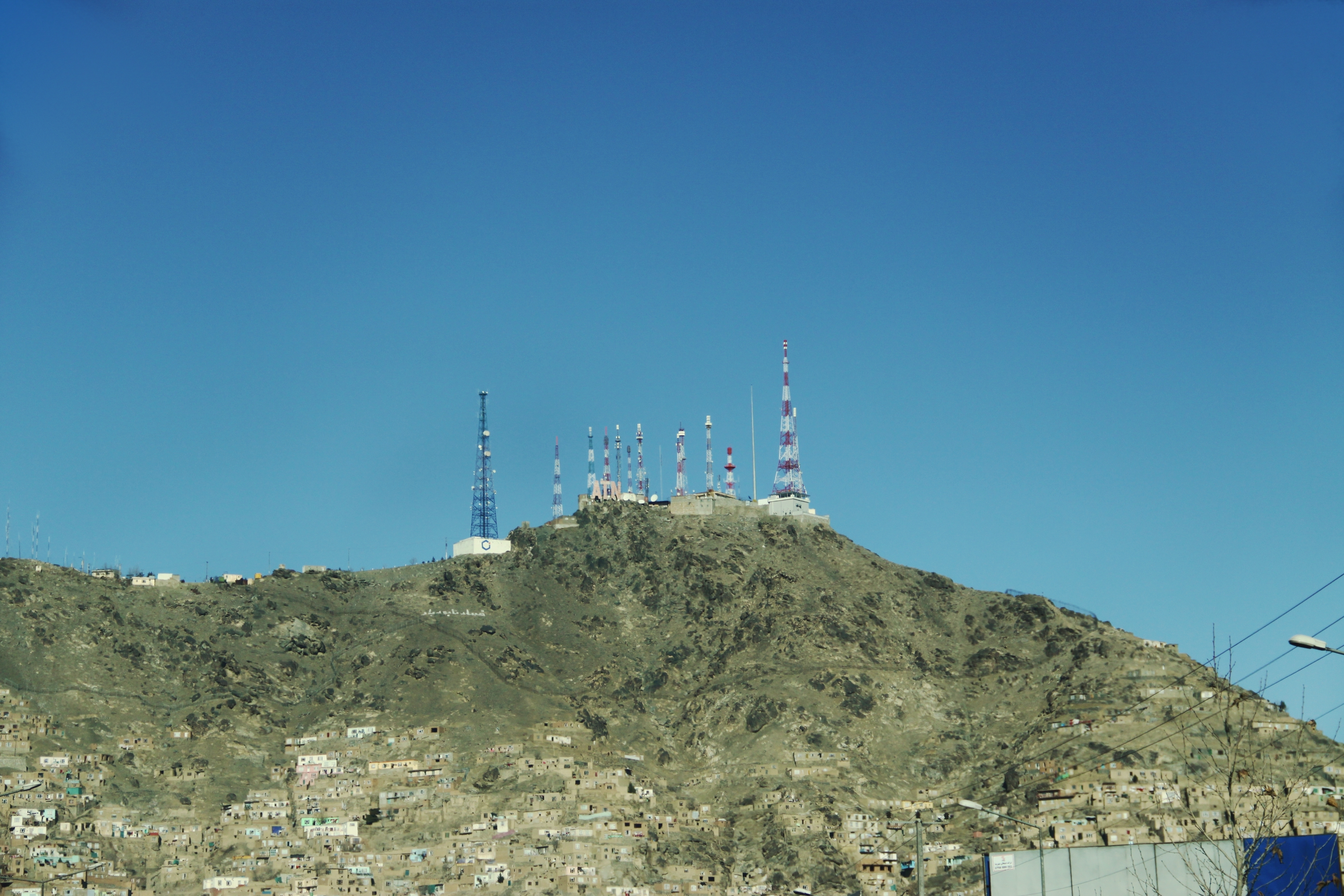 Според някои източници, атаката на частния телевизионен канал в Кабул продължава