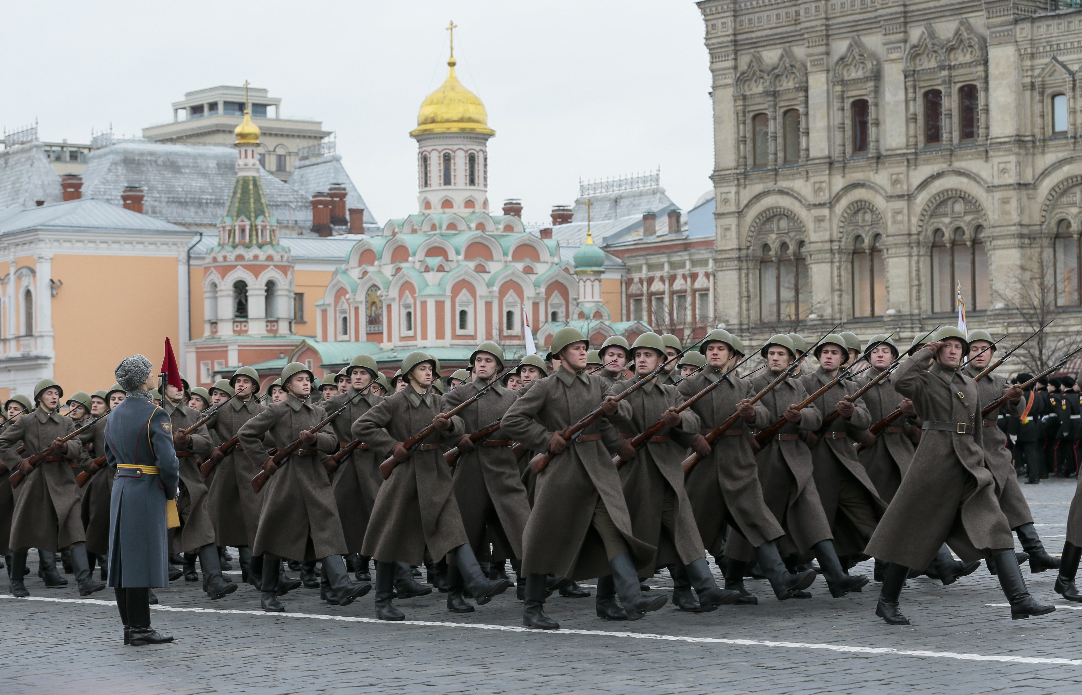 През драматичната 1941 година войниците са отивали от парада направо на фронта