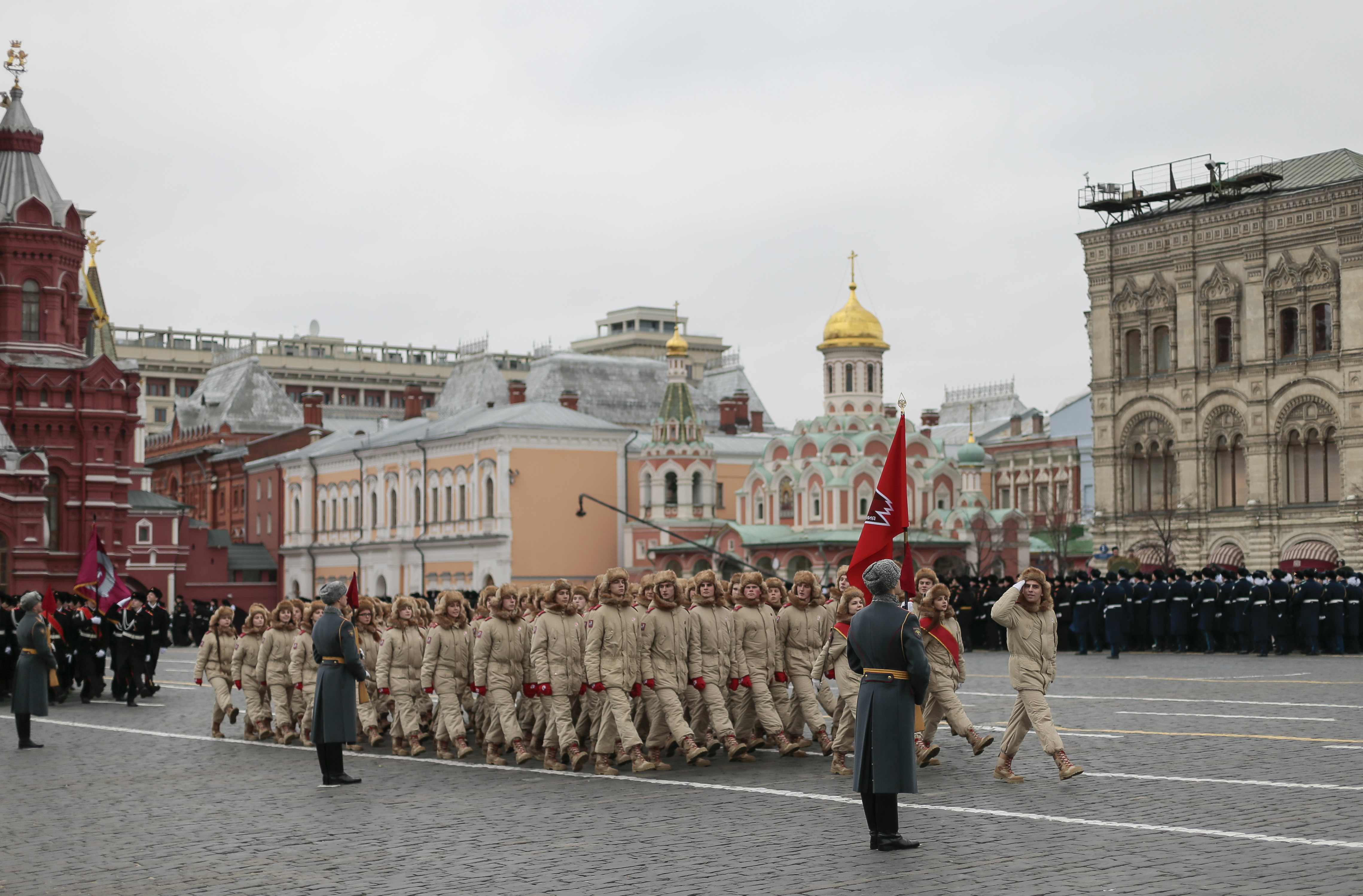 Маршът на членове на т.нар. ”юнармия” - младежка организация, спонсорирана от военните в Русия