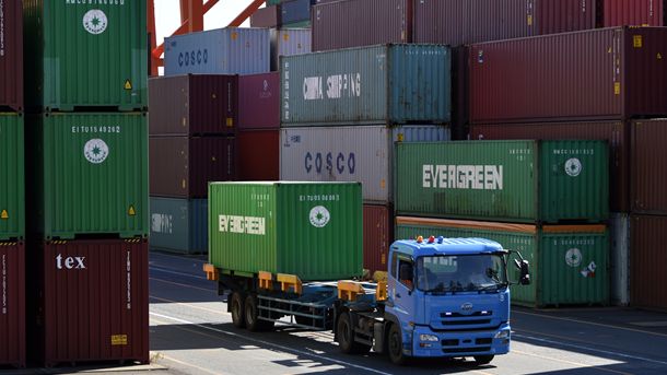 Забавяне на растежа на китайския износ и внос през октомври