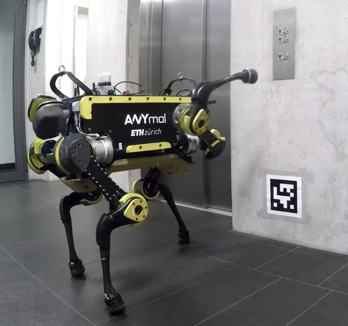 Робот се научи да ползва асансьор
