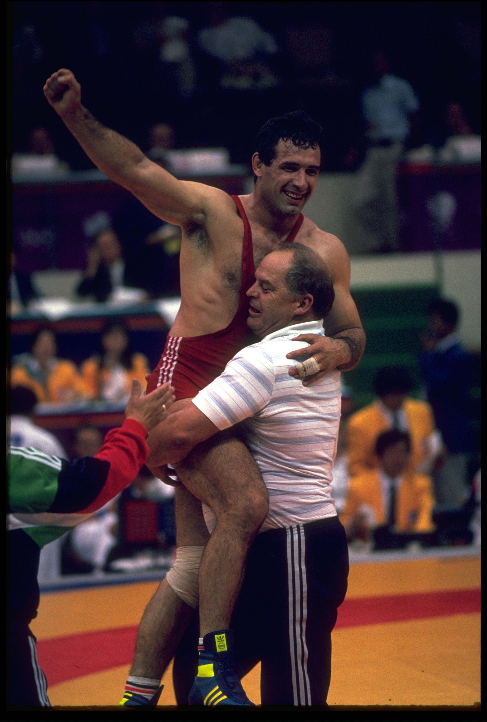 Атанас Комшев става олимпийски шампион в Сеул