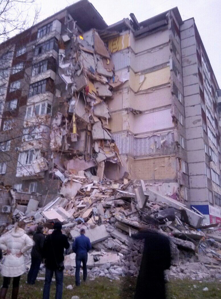 Взрив срина 9 eтажа от блок в Русия (снимки+видео)