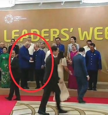 Путин и Тръмп си стиснаха ръцете във Виетнам