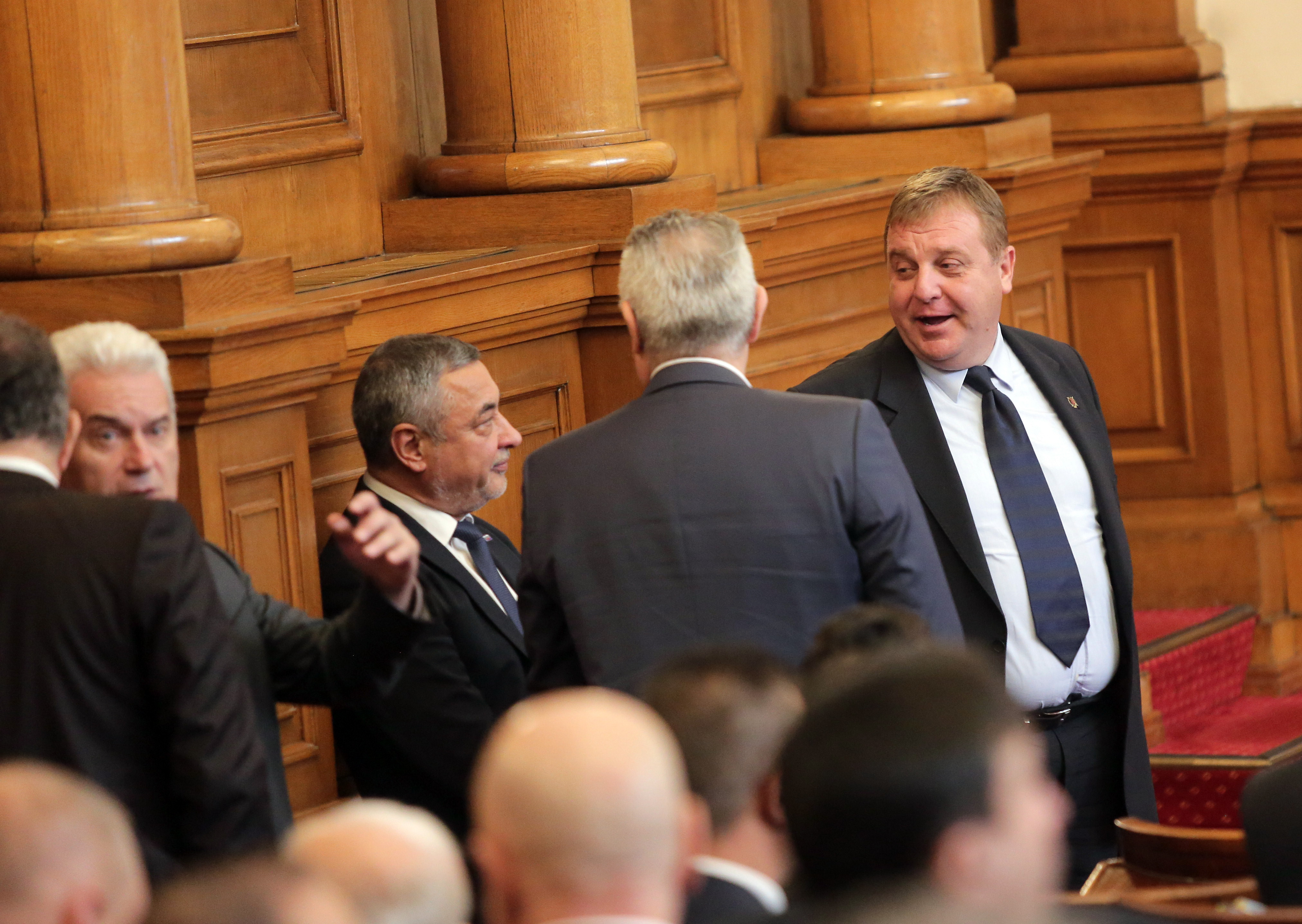Валери Симеонов ще бъде подложен на ”другарски съд” в парламентарната група на Патриотите