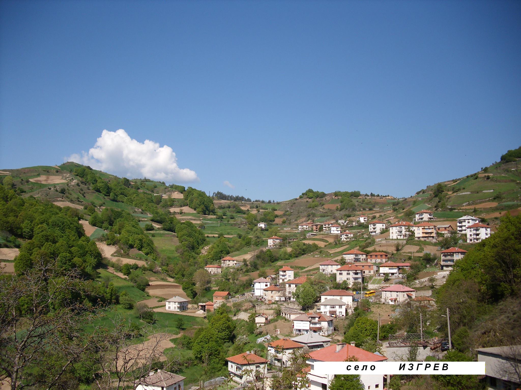 В красивото родопското село Изгрев живеят стотина жители