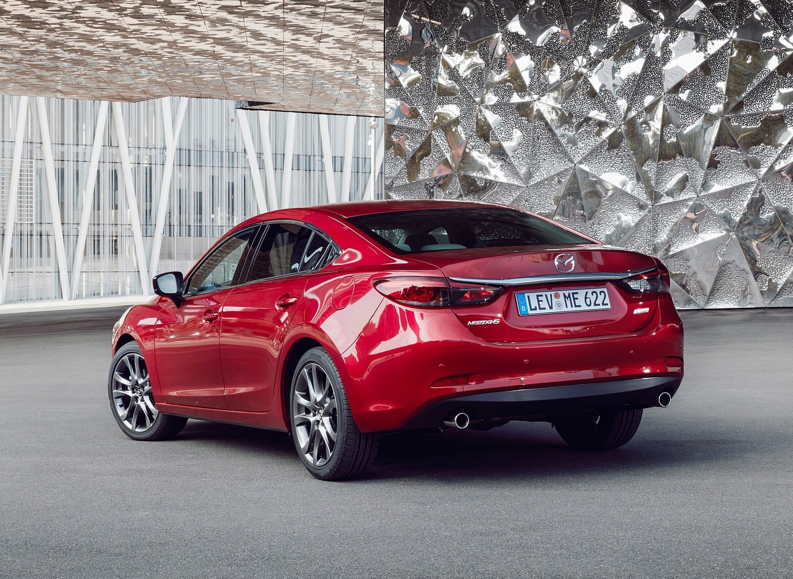 Новата Mazda 6 идва с мощен бензинов турбо мотор