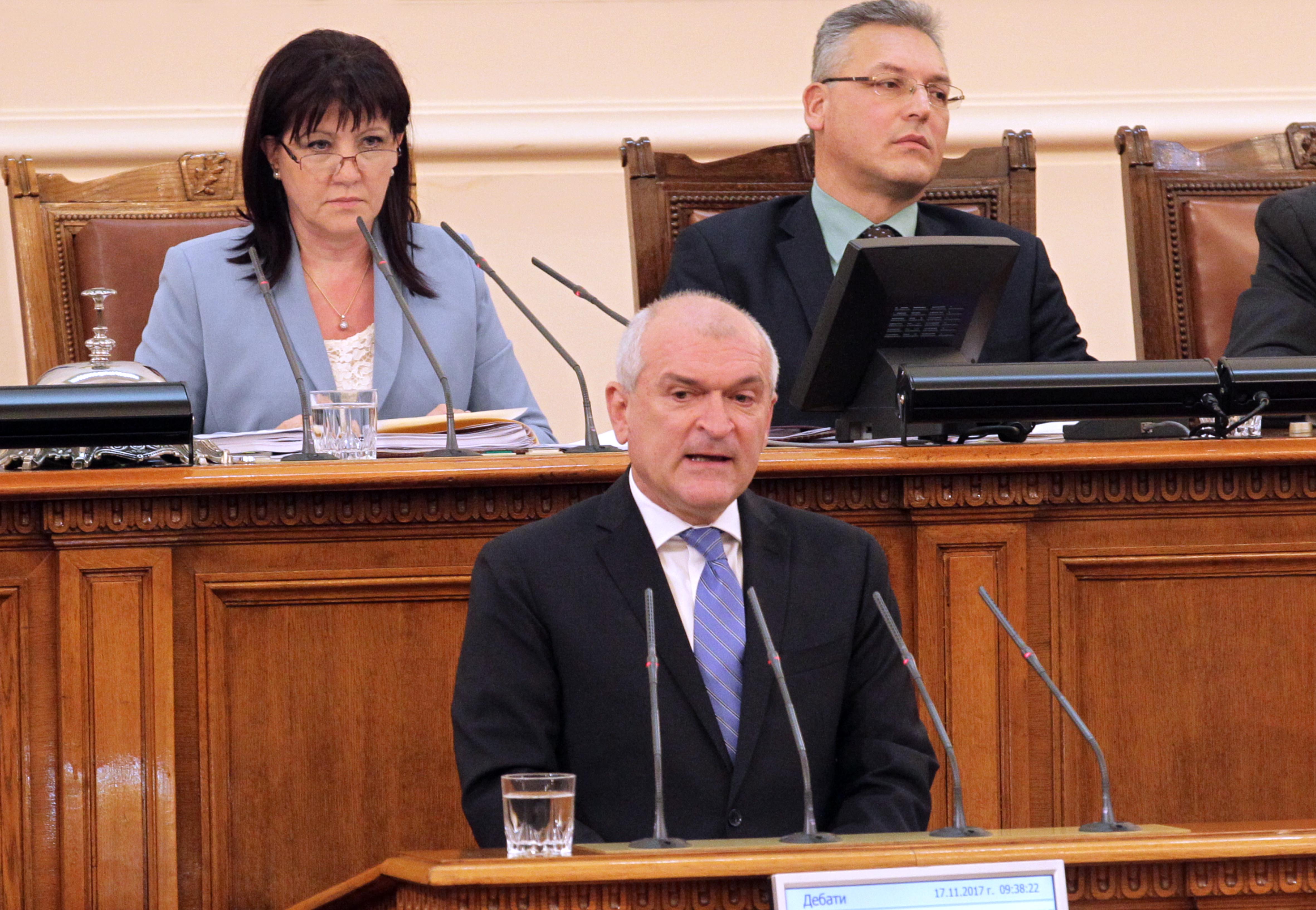 Председателят на парламента Димитър Главчев подаде оставка