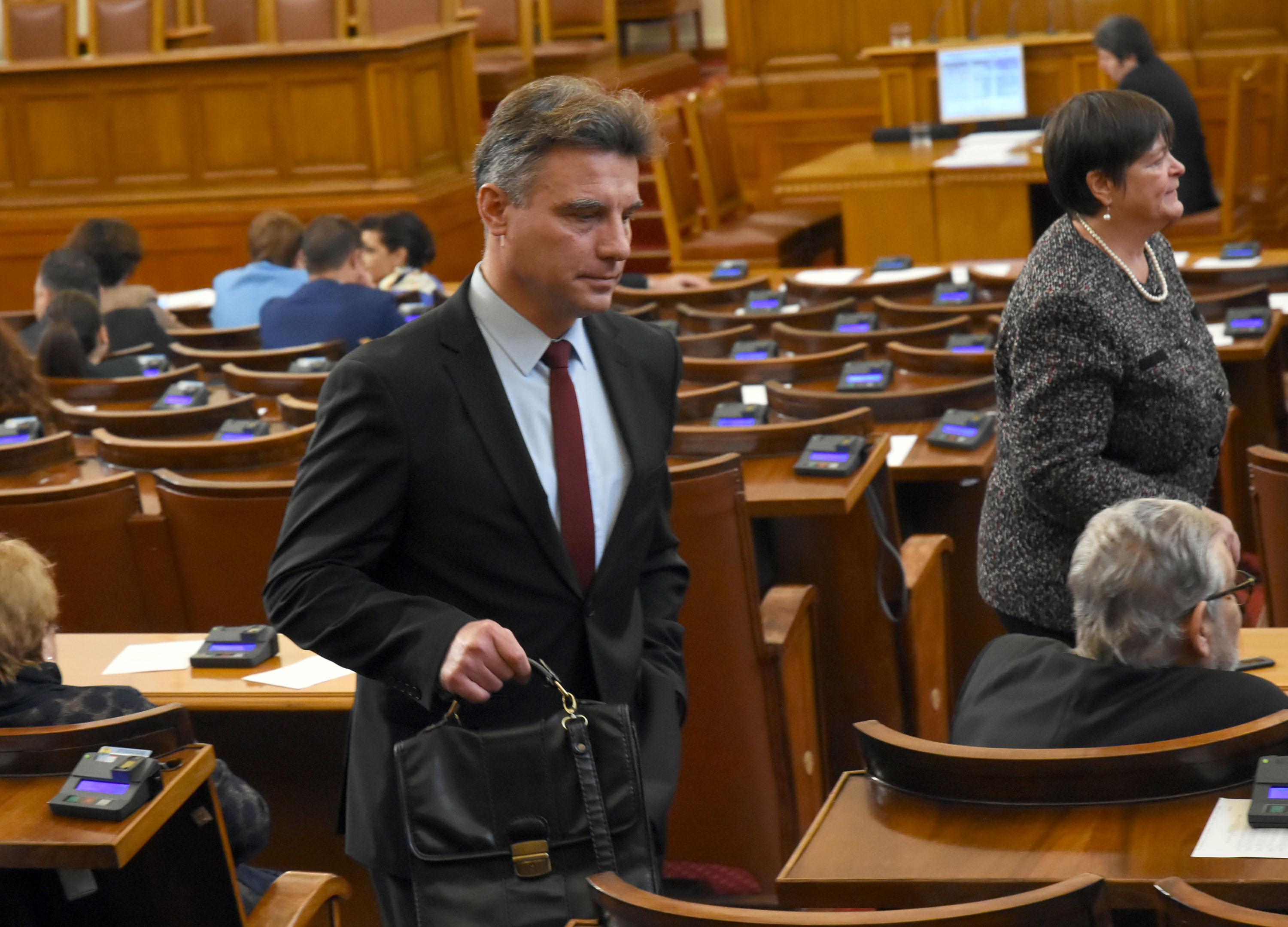 Скандалът с дебилите на Иво Христов хит в е-референдум