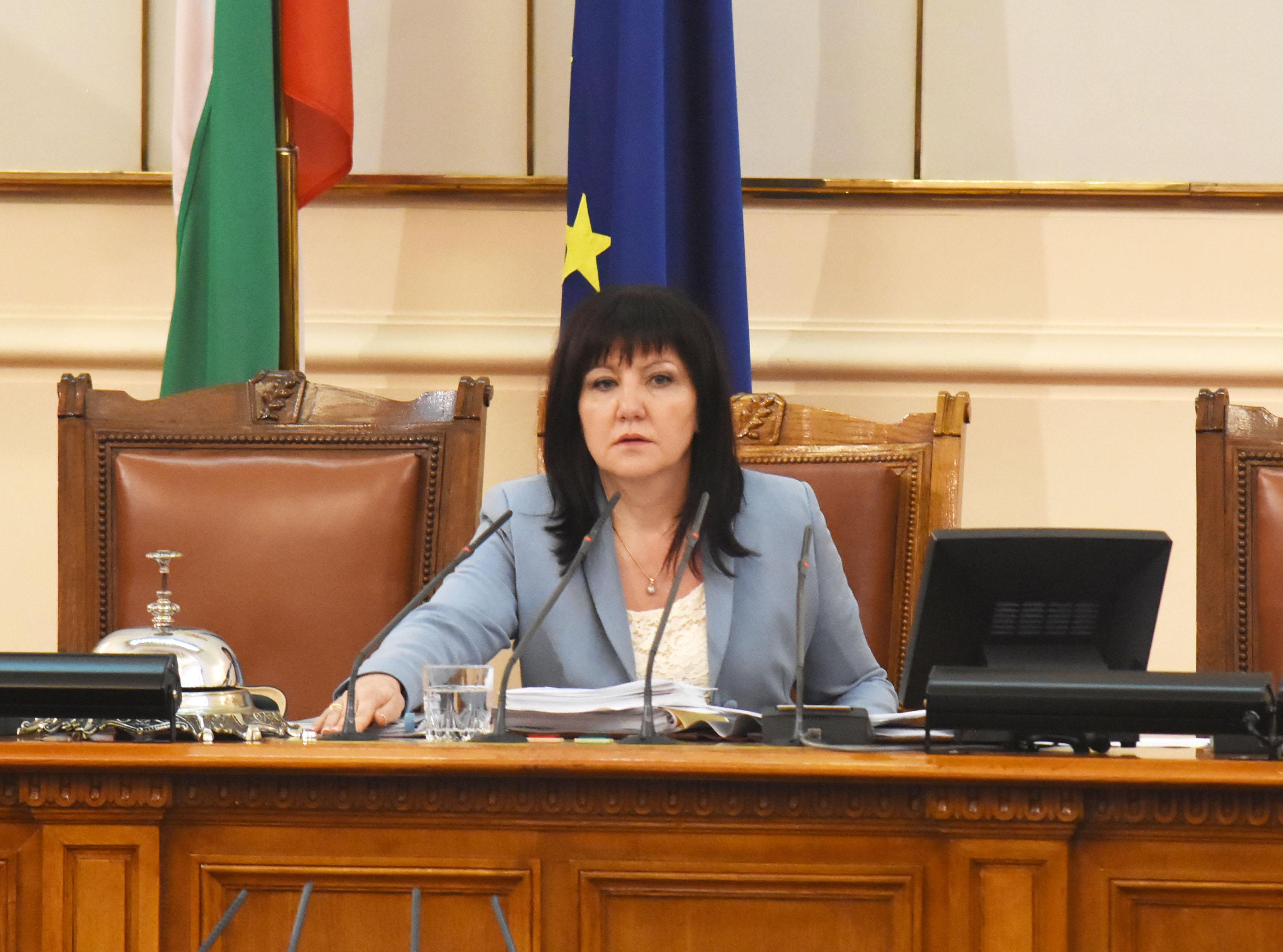 Цвета Караянчева от ГЕРБ беше избрана за председател на парламента