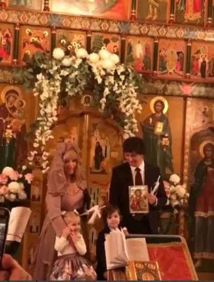 Алла Пугачова и Максим Галкин с децата си на църковната си сватба