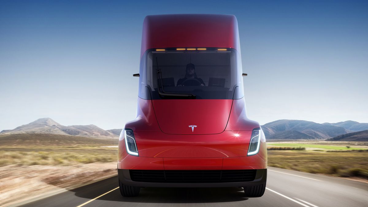Tesla планира по 100 000 камиона на година