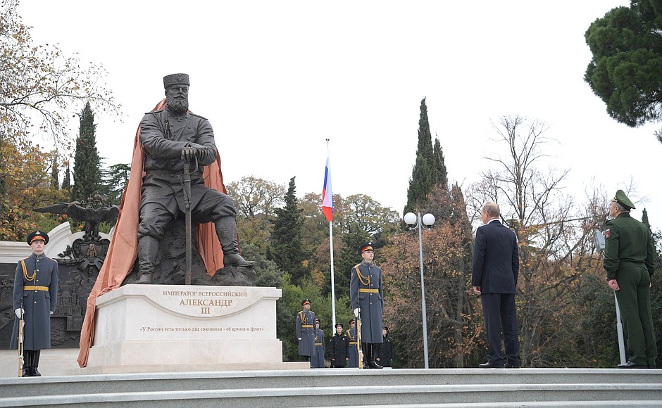 Паметникът на Александър трети в Крим