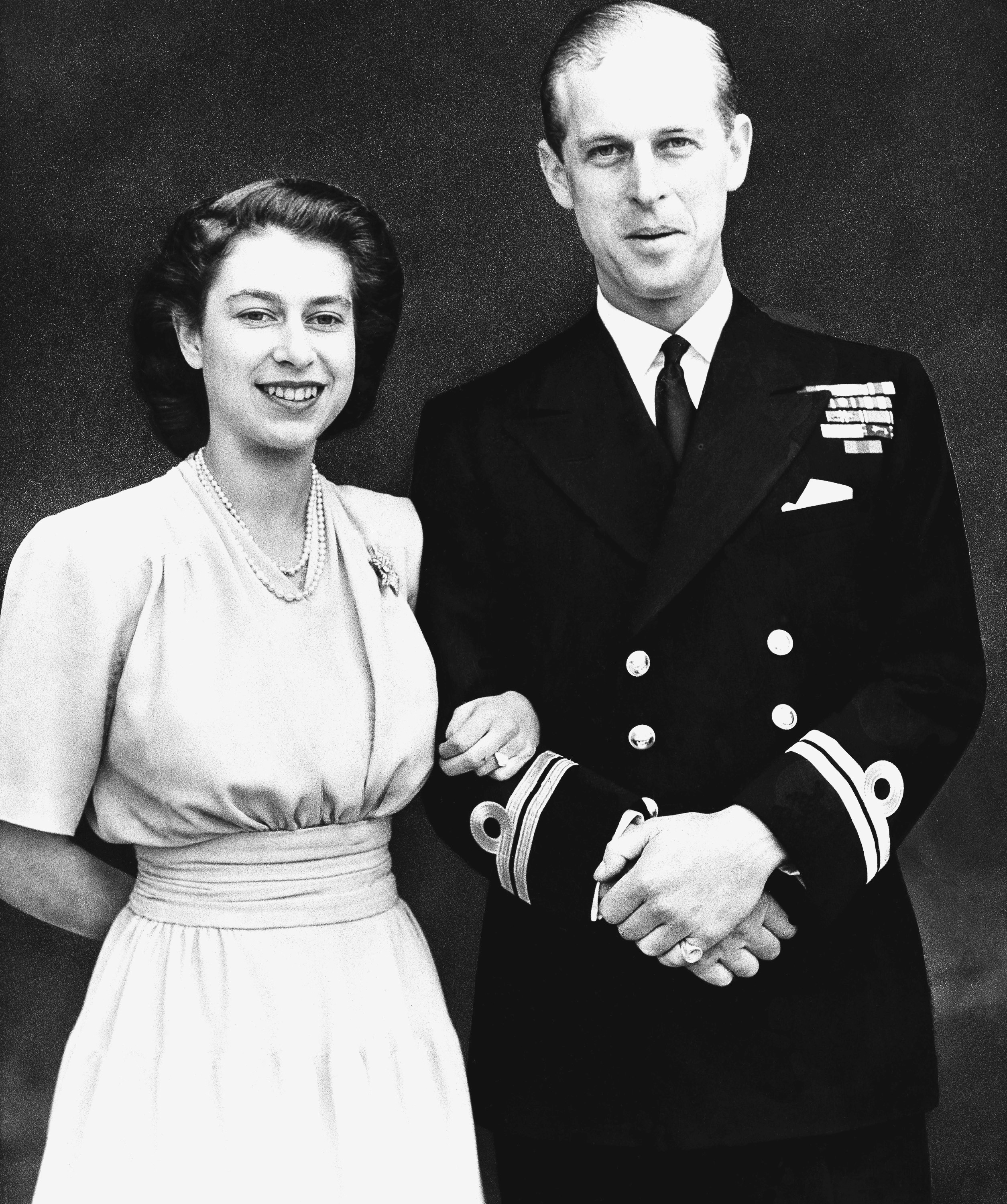 Елизабет II и принц Филип празнуват 70 години от сватбата