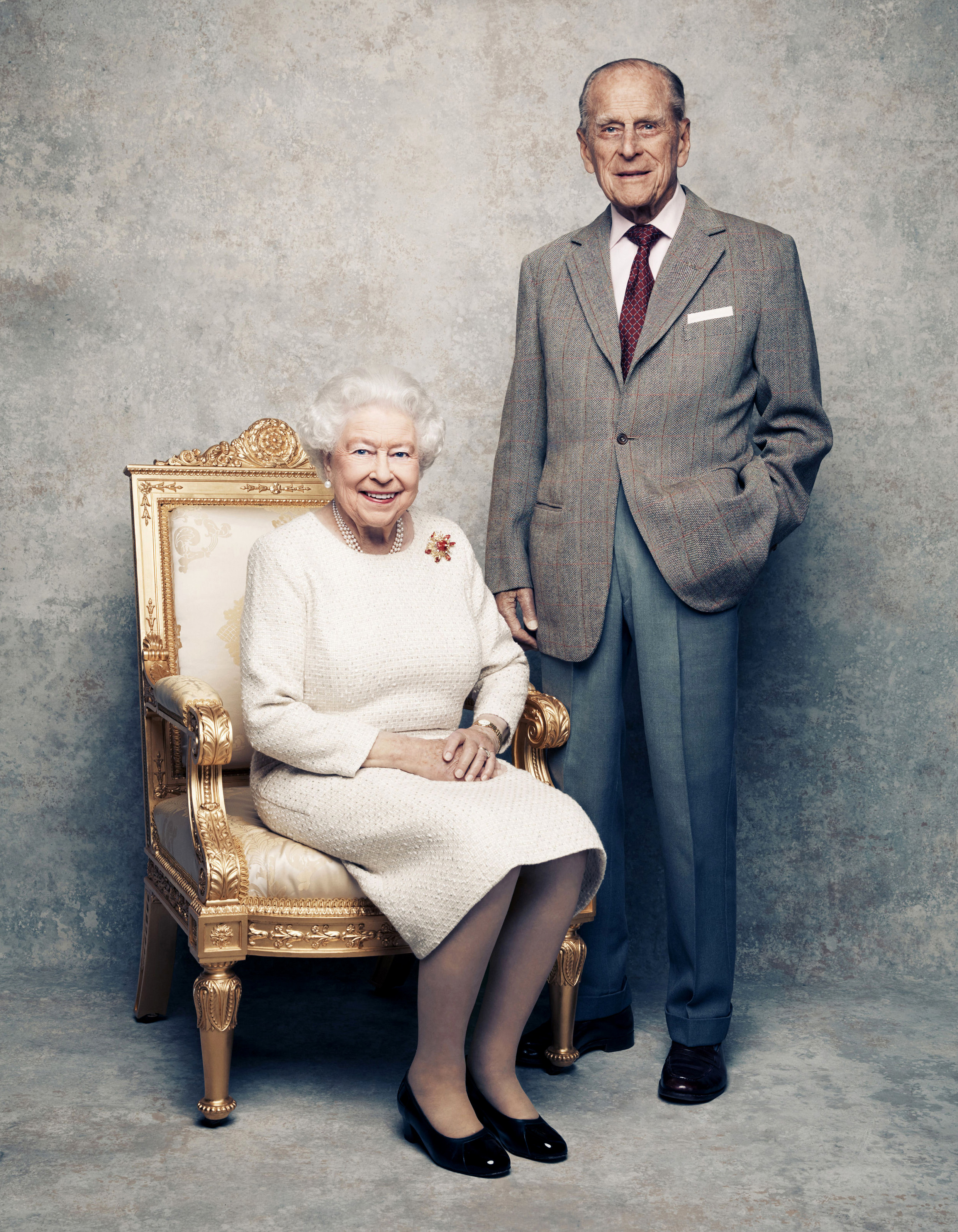 Новата фотосесия на Елизабет II с принц Филип за 70 години брак