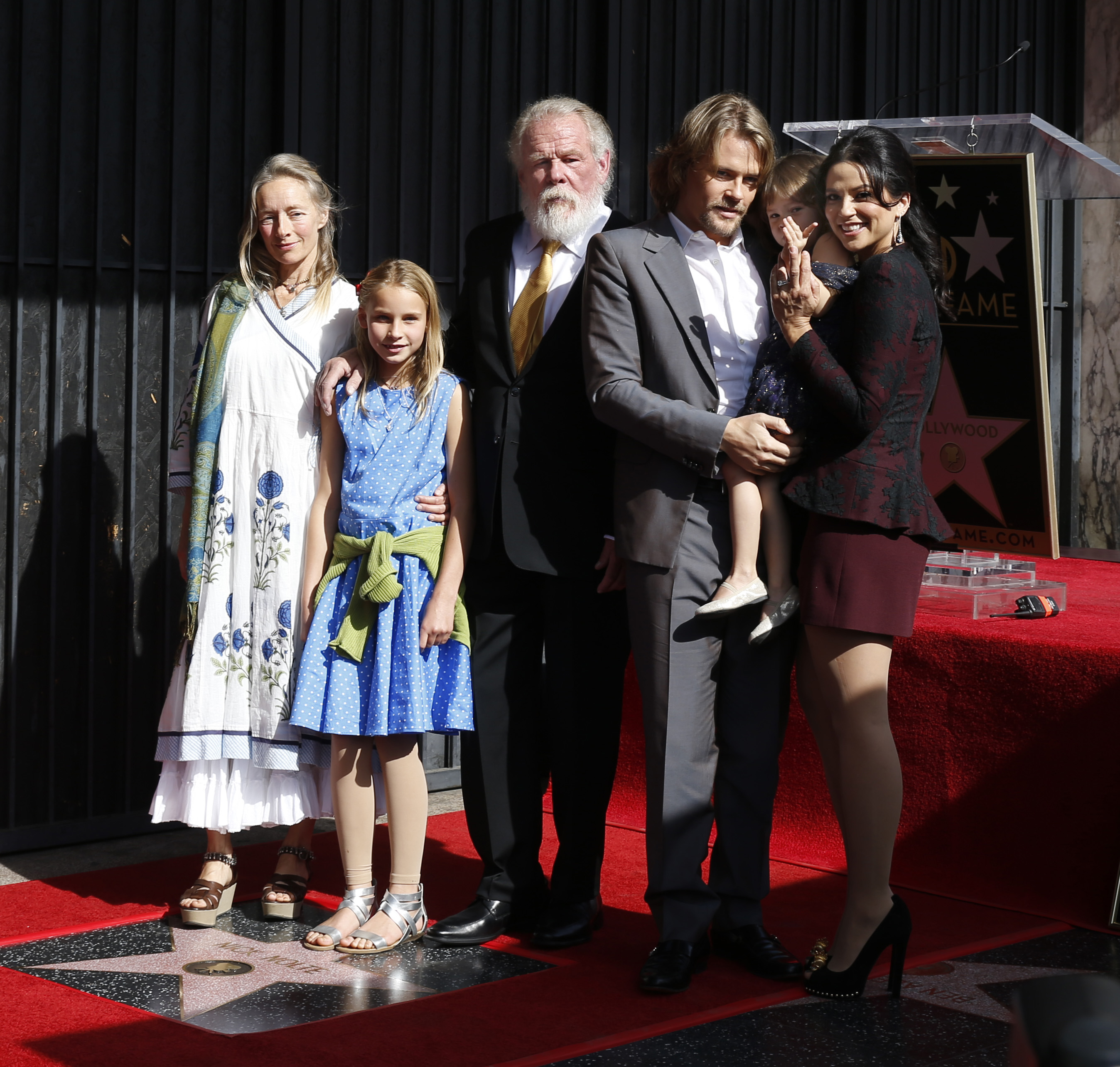 Ник Нолти със съпругата си, дъщеря им, сина си и неговото семейство