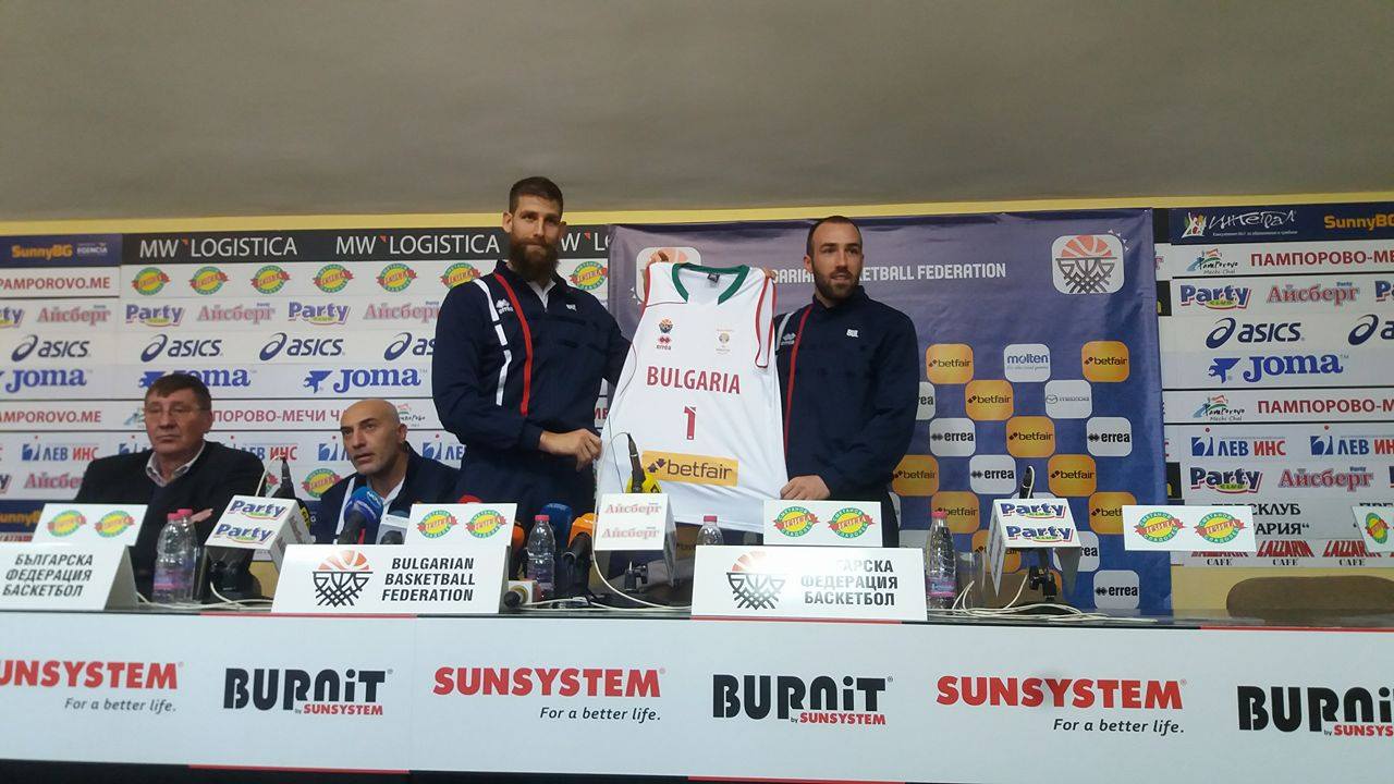 Чавдар Костов и Асен Великов представят екипа за квалификациите