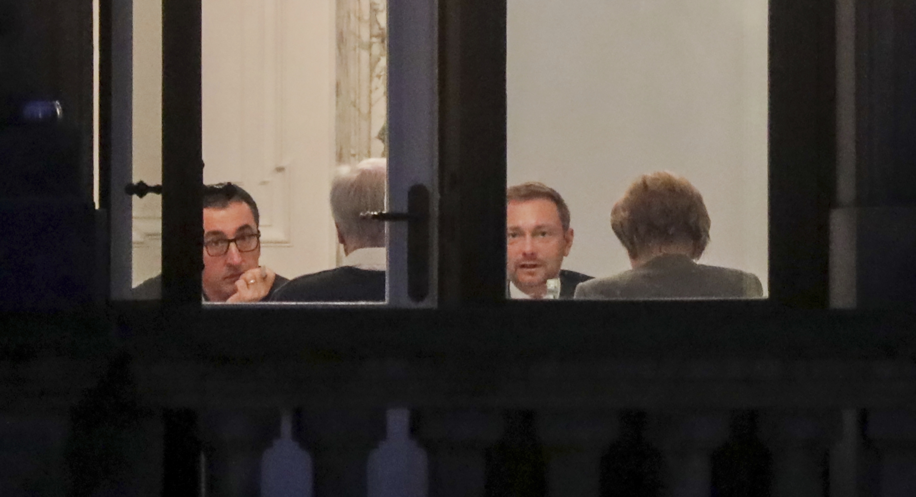 Преговарящите: Джем Йоздемир (Зелените), баварският премиер Хорст Зеехофер (ХСС), Кристиан Линднер (СвДП) и Ангела Меркел (ХДС)